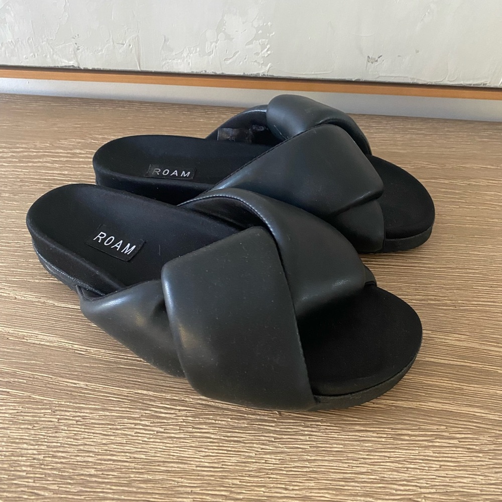 Roam Black Foldy Puffy Slides